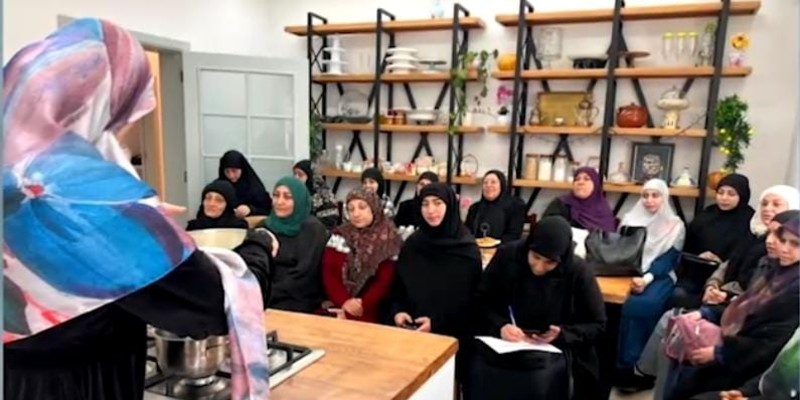 تمكين النساء في منطقة جبل عامل الأولى: 375 متدربة تتقنُ صناعة الحلويات ضمن برنامج تدريبي مهني