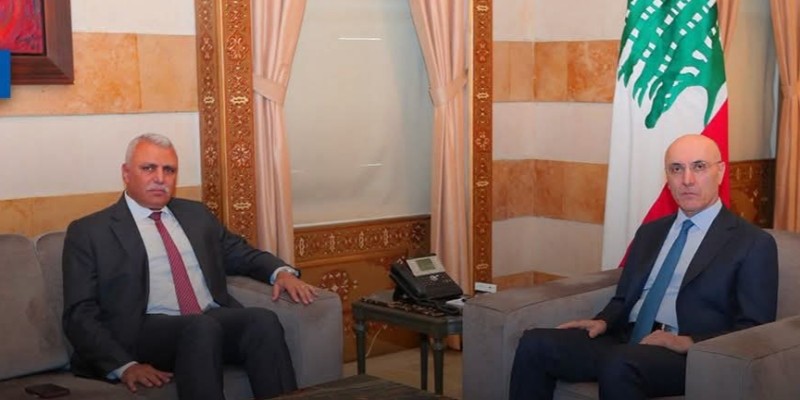 وزير الداخلية يبحث مع مدير عام الأمن العام الإجراءات الأمنية والشؤون الإدارية