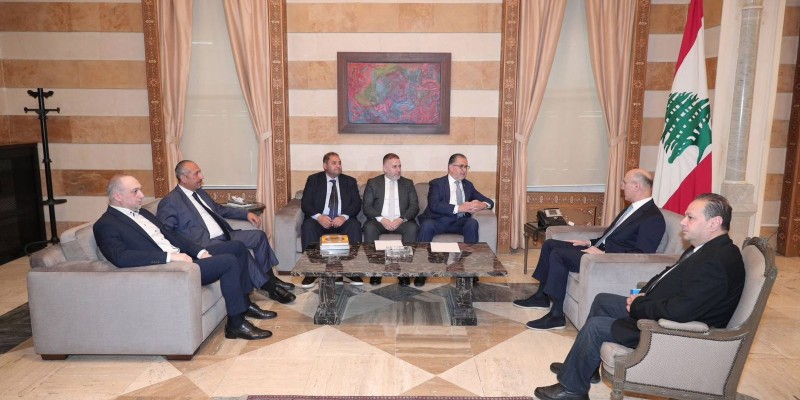 الحجار يبحث الأوضاع العامة والأمنية ويلتقي وفد المقاصد في صيدا