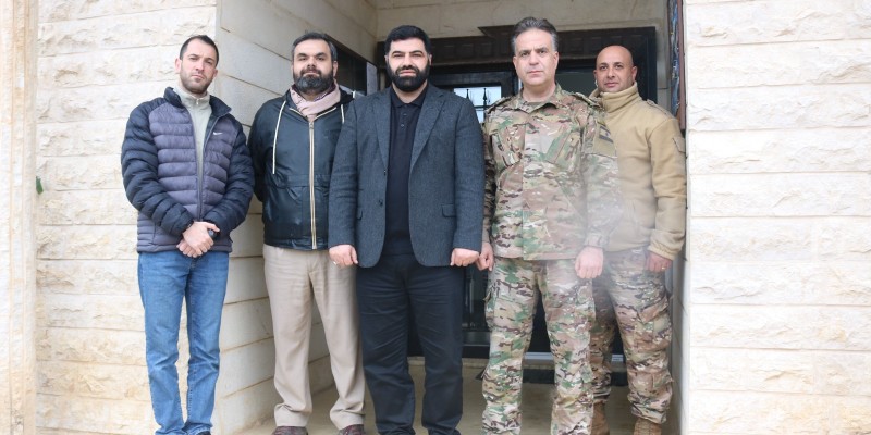 رئيس بلدية الحلوسية يستقبل وفدًا من مديرية التعاون المدني العسكري لدعم احتياجات البلدية