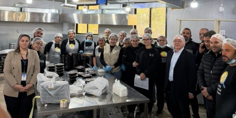 رئيس بلدية جبيل يزور مركز جمعية LSR ويشكر مبادرتها لدعم مراكز الإيواء