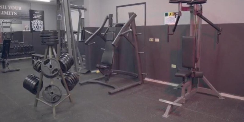 بلدية باريش تُنجز المرحلة الثانية من تطوير النادي الرياضي بدعم أبناء البلدة