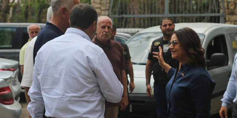 وزيرة الشؤون الاجتماعية تتفقد أضرار العدوان في كفررمان وتبحث مع البلدية احتياجات البلدة