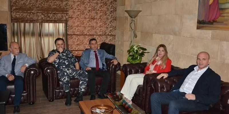 محافظ الشمال تبحث مع البلديات ملفات خدماتية وتنظيمية في طرابلس