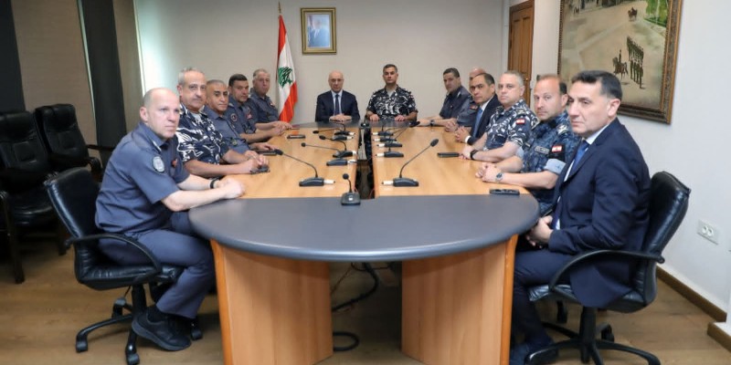 وزير الداخلية يهنئ قوى الأمن الداخلي بعيدها الـ165