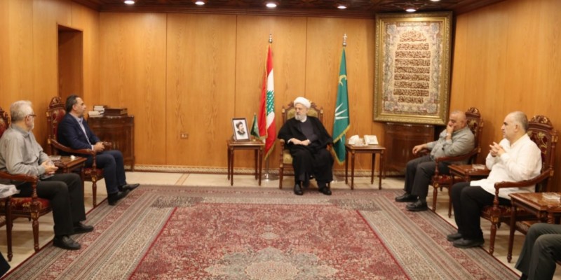 بلدية عيناثا تعرض على الشيخ علي الخطيب جهودها لدعم العائلات النازحة