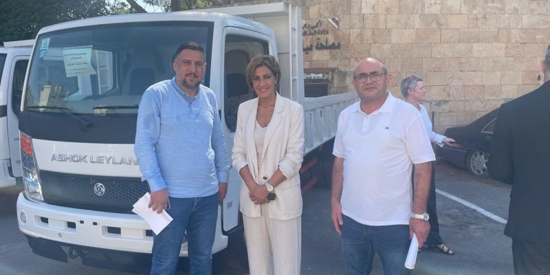اتحاد بلديات قضاء بنت جبيل يتسلّم شاحنة آلية «بيك أب» لدعم إدارة ملف النفايات