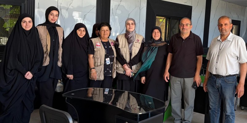 بلدية يحمر ومؤسسة عامل تبحثان تطوير خدمات الرعاية لكبار السن