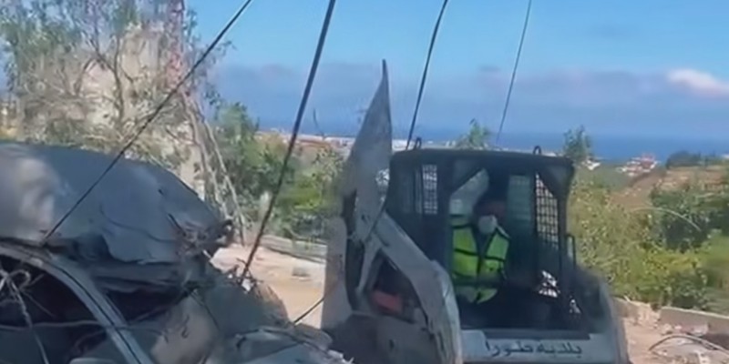 رئيس بلدية طورا من موقع الغارة: المنزل المستهدف مدني ويؤوي عائلتين