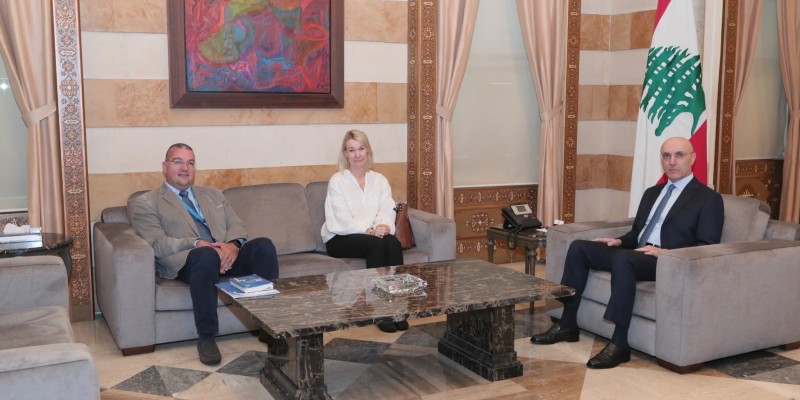 وزير الداخلية يبحث مع مفوضية اللاجئين تحديات النزوح والاستجابة الإنسانية