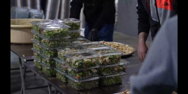 مبادرة لإعداد وجبات إفطار وسحور للنازحين في بيروت خلال شهر رمضان